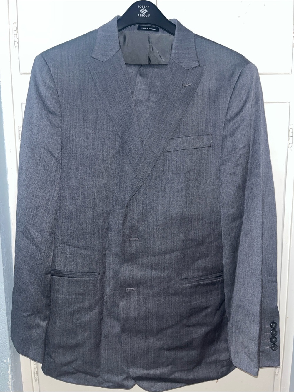 Egara Men's Slim Fit Charcoal Gray Suit